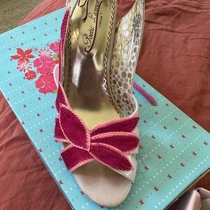 Poetic License Spring Blooms in Lavender size 7.5